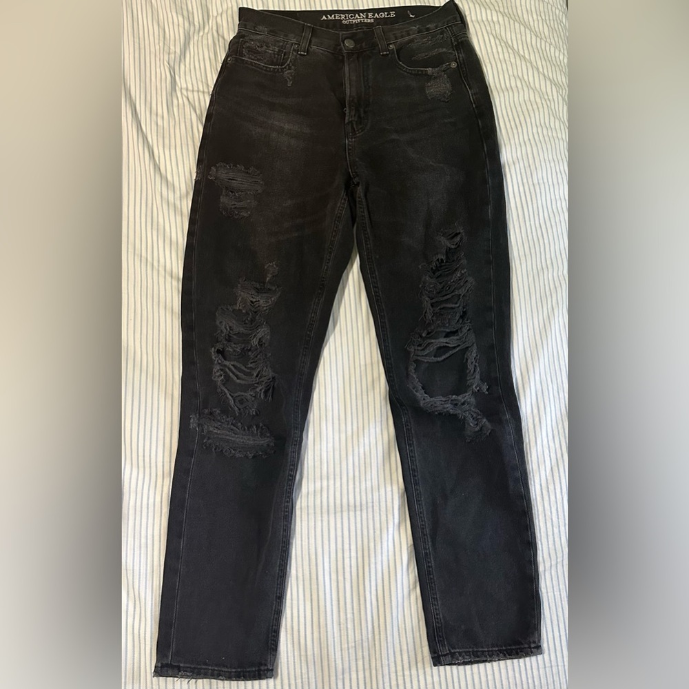 Black American Eagle mom jeans